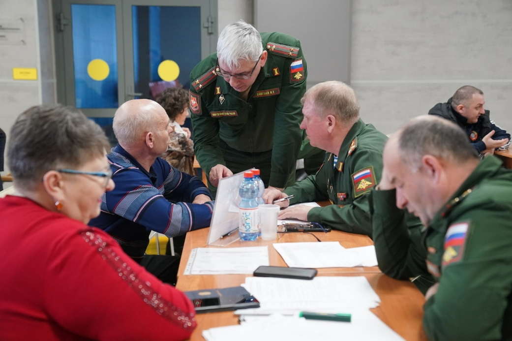 Илья Середюк провел в Белове прием участников спецоперации и членов их семей Илья Середюк провел в Белове прием участников спецоперации и членов их семей