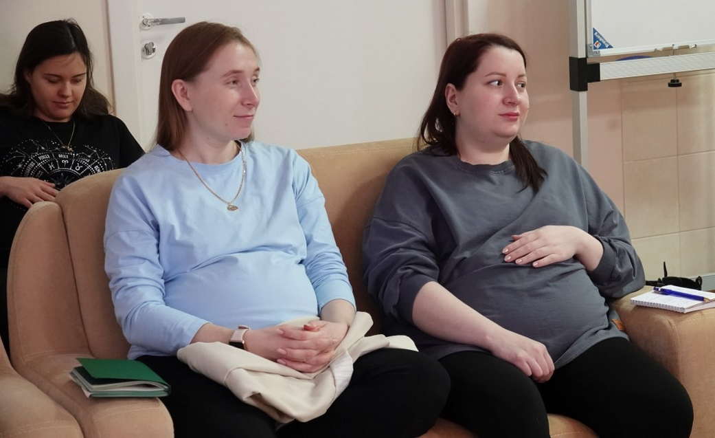 Более тысячи человек прошли обучение в школах будущих родителей Кузбасса с начала года