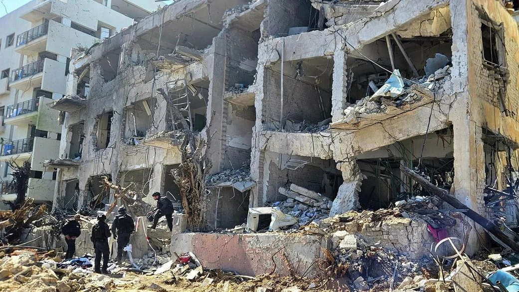 В Тель-Авиве прогремело более десяти взрывов В Тель-Авиве прогремело более десяти взрывов