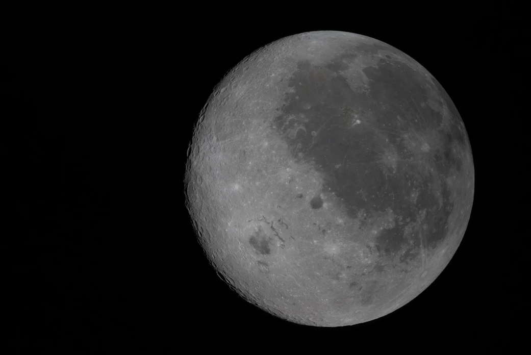 Астронавты NASA впервые за полвека показали обратную сторону Луны