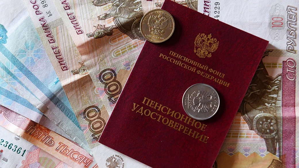 Накоплений опыт: россияне меньше всего доверяют свои пенсии НПФ и страховщикам