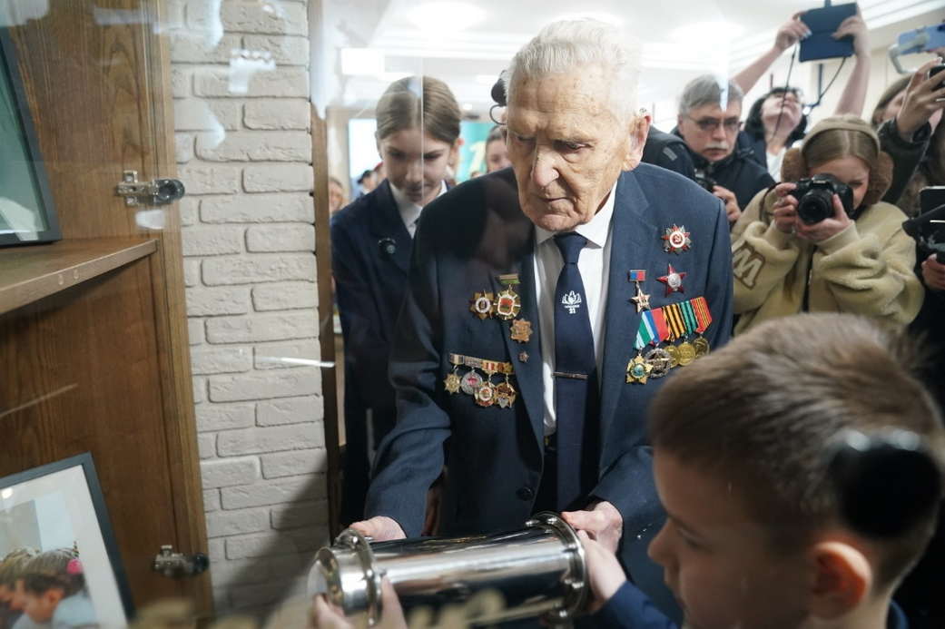 Илья Середюк поздравил Героя Кузбасса Анатолия Терехова со 100-летним юбилеем