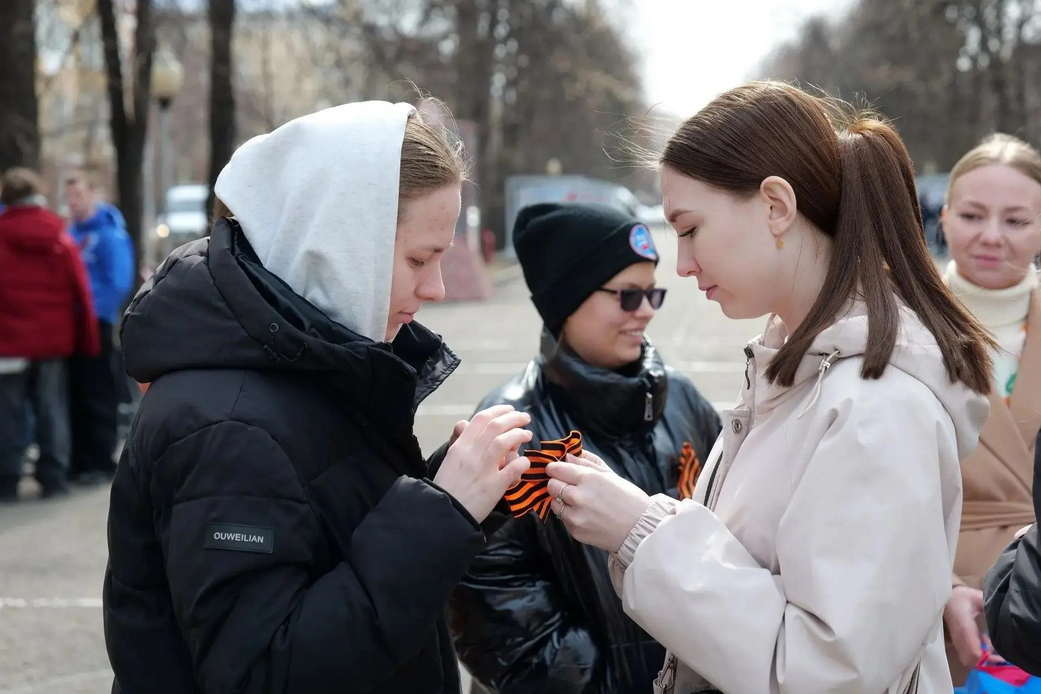 В Кузбассе стартовали всероссийские акции «Георгиевская ленточка» и «Красная гвоздика» В Кузбассе стартовали всероссийские акции «Георгиевская ленточка» и «Красная гвоздика»