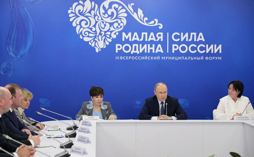 Президент России Владимир Путин поддержал кузбасскую инициативу по продлению проекта «Формирование комфортной городской среды» Президент России Владимир Путин поддержал кузбасскую инициативу по продлению проекта «Формирование комфортной городской среды»