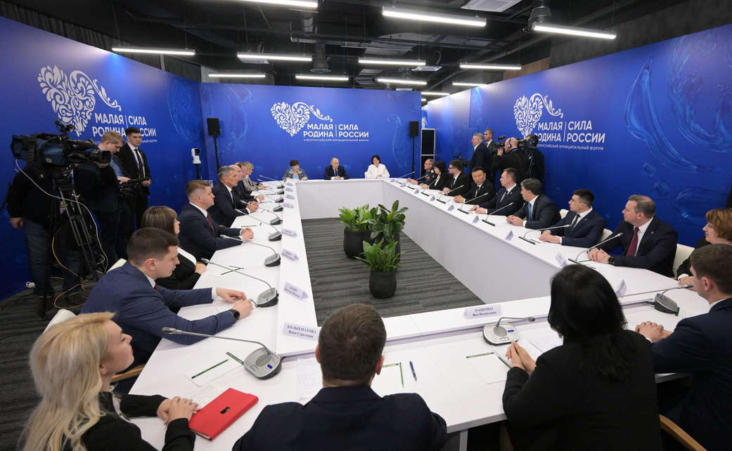 Президент России Владимир Путин поддержал кузбасскую инициативу по продлению проекта «Формирование комфортной городской среды» Президент России Владимир Путин поддержал кузбасскую инициативу по продлению проекта «Формирование комфортной городской среды»