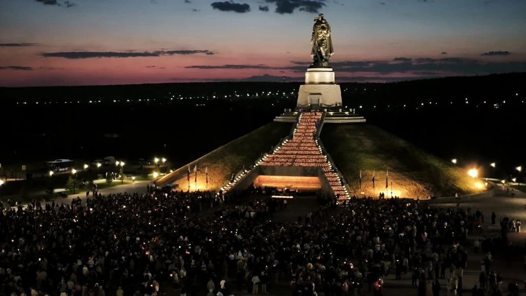 Более 52 тысяч кузбассовцев зажгли памятные свечи в честь 81-й годовщины Победы в Великой Отечественной войне Более 52 тысяч кузбассовцев зажгли памятные свечи в честь 81-й годовщины Победы в Великой Отечественной войне