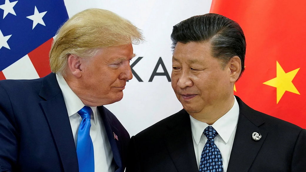 Трамп лично встретил Си Цзиньпина у трапа самолета Трамп лично встретил Си Цзиньпина у трапа самолета