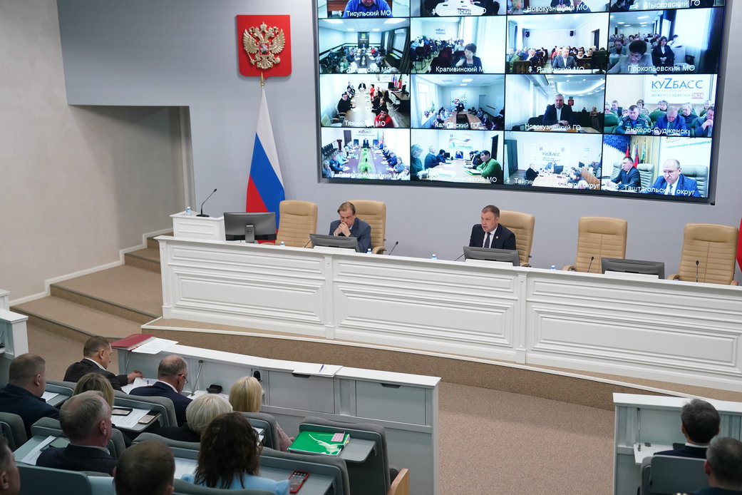 Илья Середюк: подачу тепла возобновляем не только в социальные объекты, но и в многоквартирные дома Илья Середюк: подачу тепла возобновляем не только в социальные объекты, но и в многоквартирные дома