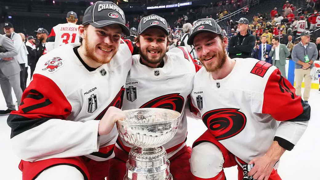 Фетисов раскритиковал IIHF: «Не понимаю, как возможна такая русофобия. Это уродство, других слов нет» Фетисов раскритиковал IIHF: «Не понимаю, как возможна такая русофобия. Это уродство, других слов нет»