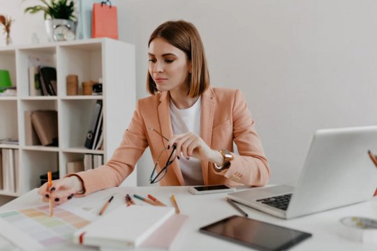 HR-эксперт назвал фразу, которая грозит увольнением на работе