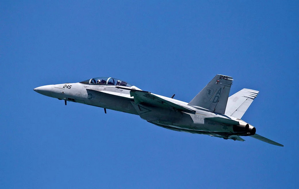 Истребитель F-18 уничтожил дрон над территорией Румынии