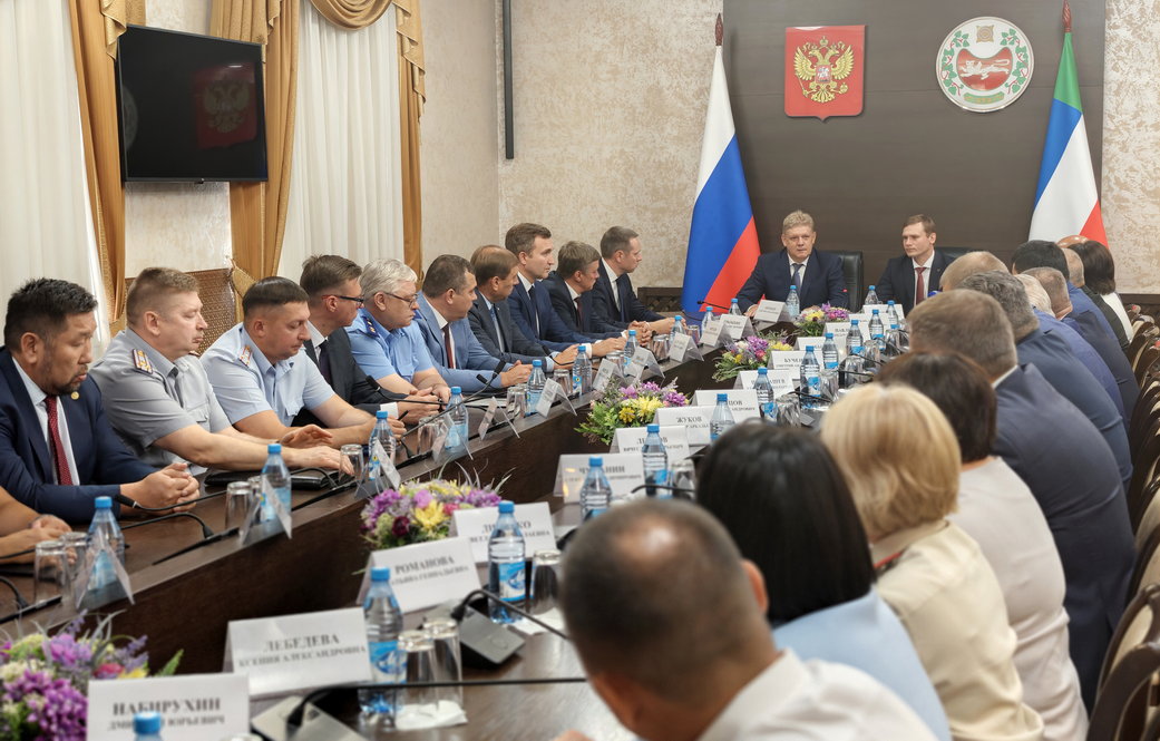 Анатолий Серышев провел ряд рабочих встреч в Республике Хакасия Анатолий Серышев провел ряд рабочих встреч в Республике Хакасия