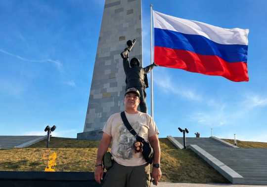 Поздравление Доврана Аннаева с Днем Государственного флага Российской Федерации