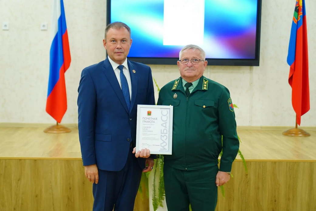 Губернатор Илья Середюк наградил работников лесного комплекса Кузбасса в канун профессионального праздника Губернатор Илья Середюк наградил работников лесного комплекса Кузбасса в канун профессионального праздника