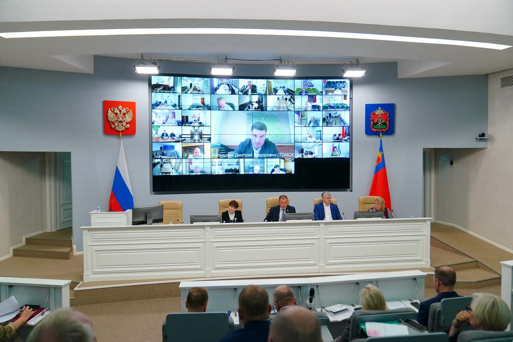 Илья Середюк: первые пять операторов АЗС уже подписали соглашения по ограничению розничных надбавок к ценам на топливо Илья Середюк: первые пять операторов АЗС уже подписали соглашения по ограничению розничных надбавок к ценам на топливо