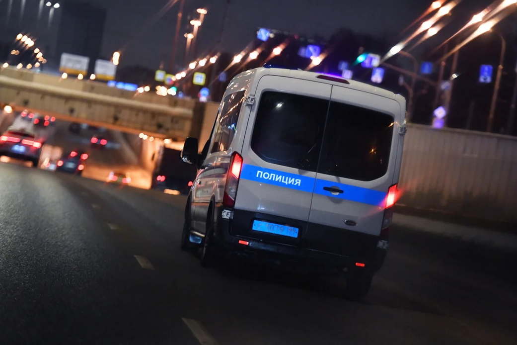 В Петербурге 14-летнюю девочку отправили под домашний арест за поджог двух АЗС В Петербурге 14-летнюю девочку отправили под домашний арест за поджог двух АЗС