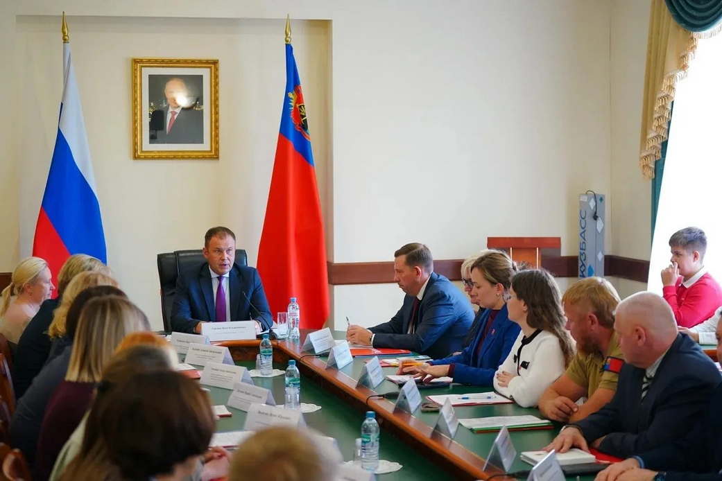 Илья Середюк: Движение Первых помогает юным жителям Кузбасса создавать и реализовывать собственные социальные проекты Илья Середюк: Движение Первых помогает юным жителям Кузбасса создавать и реализовывать собственные социальные проекты