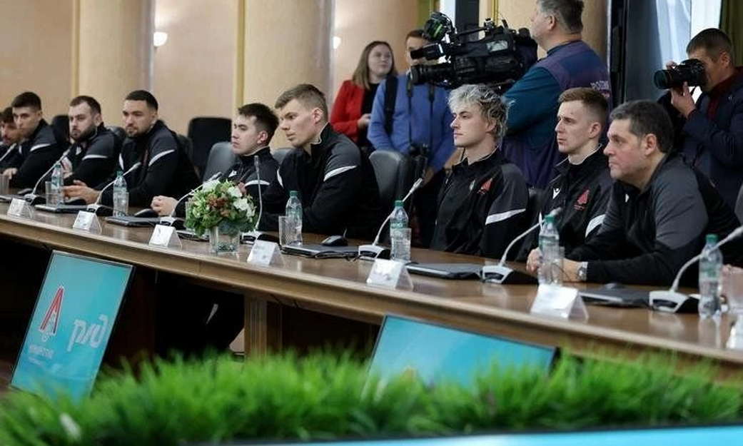 Анатолий Серышев встретился с тренерским штабом и игроками волейбольного клуба «Локомотив» Анатолий Серышев встретился с тренерским штабом и игроками волейбольного клуба «Локомотив»