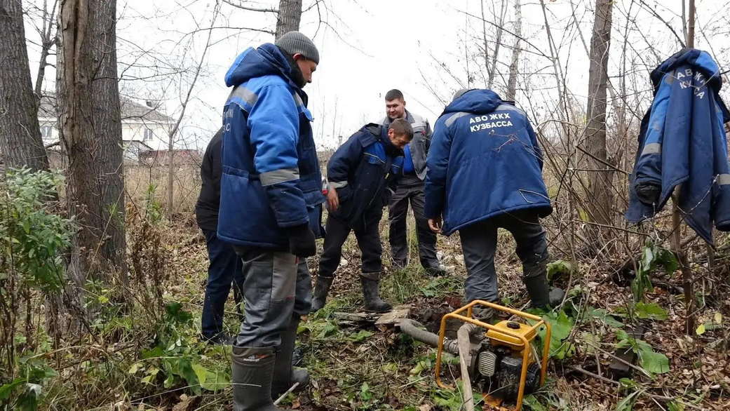 Аварийно-восстановительный отряд ЖКХ Кузбасса помогает отремонтировать водопроводные сети в Анжеро-Судженске Аварийно-восстановительный отряд ЖКХ Кузбасса помогает отремонтировать водопроводные сети в Анжеро-Судженске