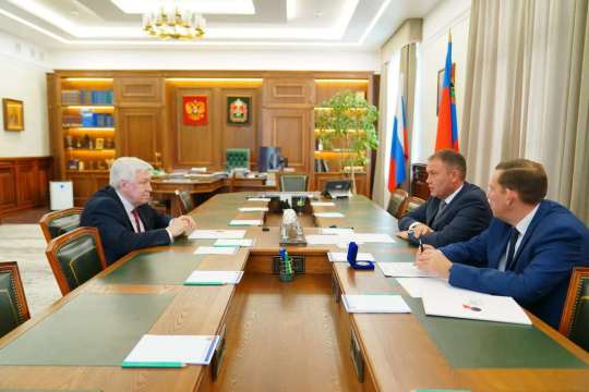 Губернатор Илья Середюк обсудил с руководством Сибирского отделения РАН развитие углехимии в Кузбассе Губернатор Илья Середюк обсудил с руководством Сибирского отделения РАН развитие углехимии в Кузбассе