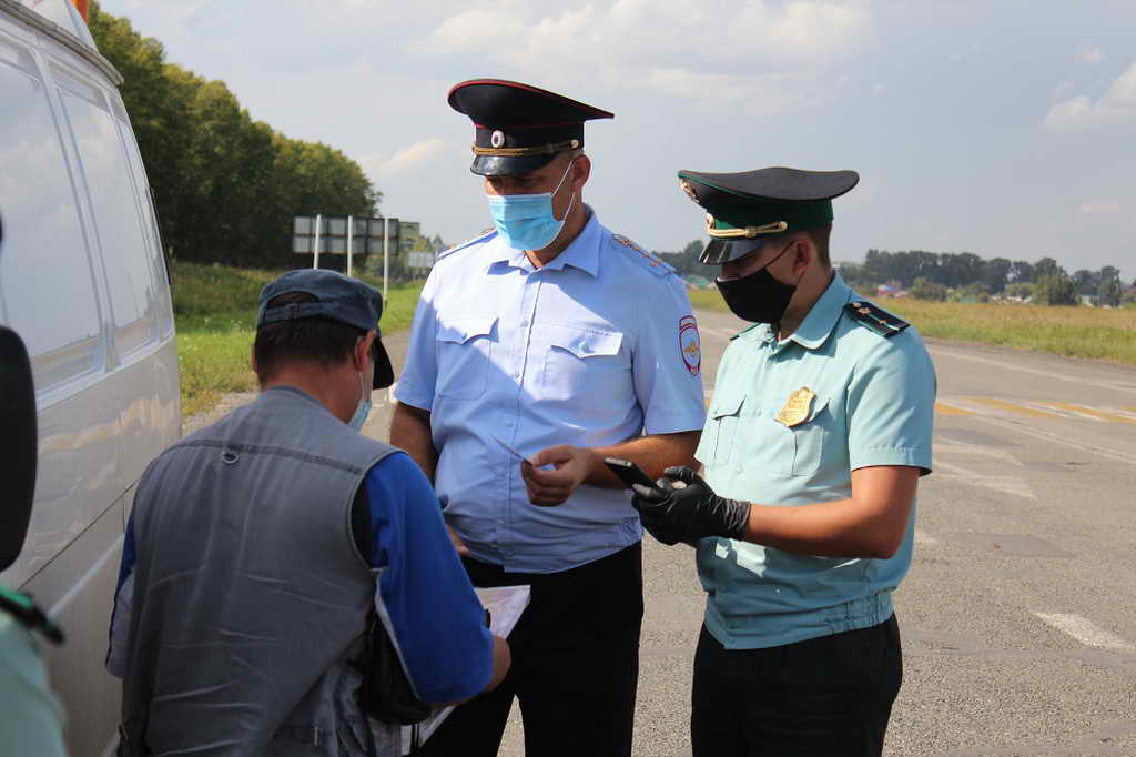 В Беловском районе прошел совместный рейд сотрудников ГИБДД и представителей службы судебных приставов