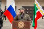 Кадыров призвал уезжающих из России мужчин сменить имена на женские и надеть юбки