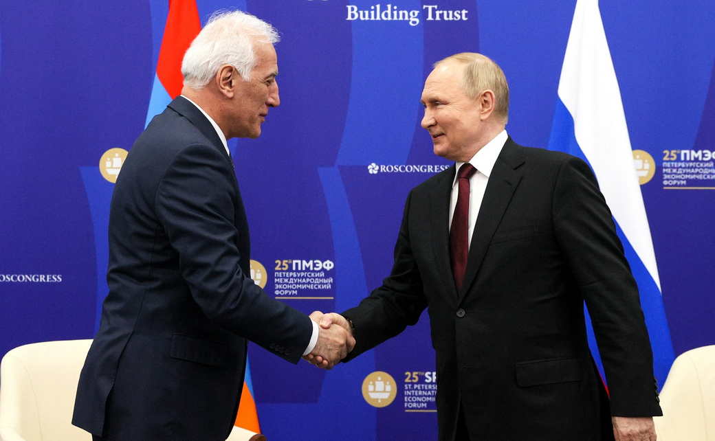 Встреча Владимира Путина с Президентом Армении Ваагном Хачатуряном