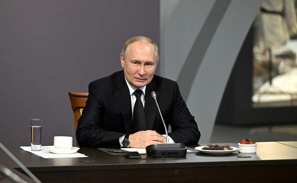 Владимир Путин: Встреча с ветеранами Великой Отечественной войны, жителями блокадного Ленинграда и представителями общественных патриотических объединений Владимир Путин: Встреча с ветеранами Великой Отечественной войны, жителями блокадного Ленинграда и представителями общественных патриотических объединений
