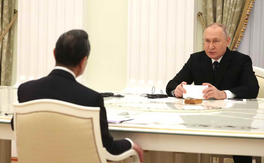 В.Путин: Встреча с членом политбюро ЦК Компартии Китая Ван И
