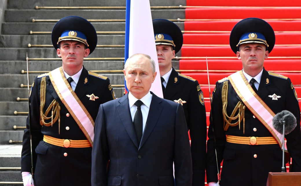 Владимир Путин: Выступление перед подразделениями Минобороны, Росгвардии, ФСБ, МВД, ФСО, обеспечившими порядок и законность во время мятежа