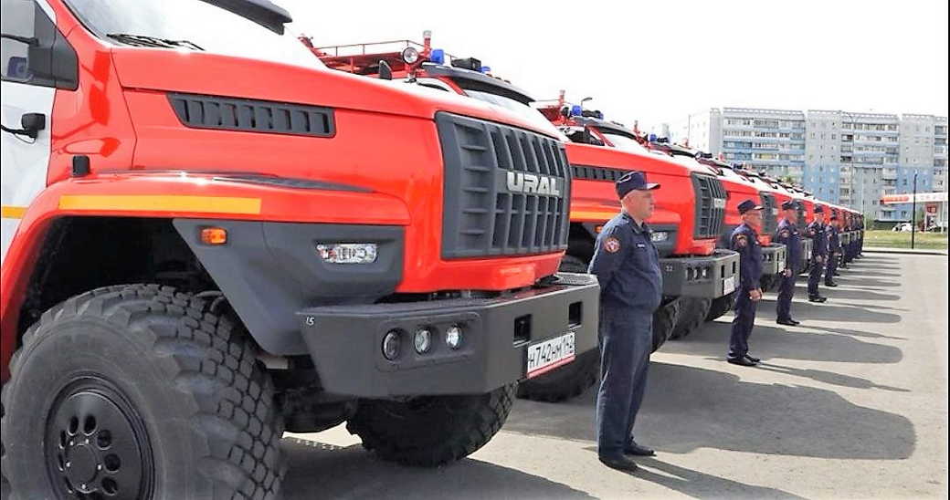 Сергей Цивилев вручил пожарным и спасателям КуZбасса новую технику
