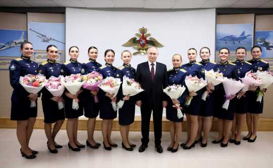 В.Путин: Встреча с выпускницами Краснодарского высшего военного авиационного училища лётчиков