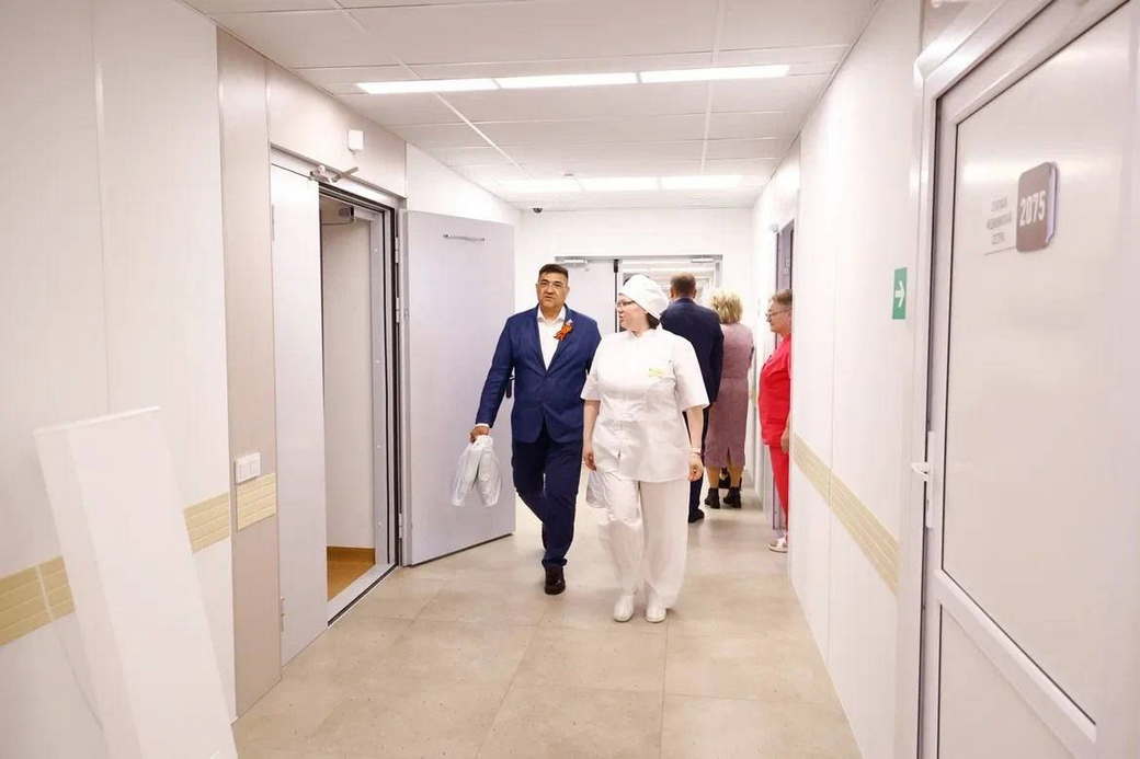 Поздравление депутата парламента Кузбасса Доврана Аннаева с Международным днем медицинской сестры