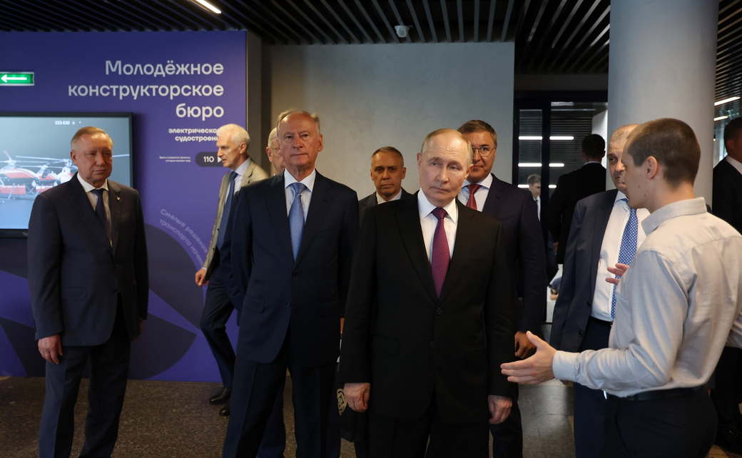 Владимир Путин посетил Санкт-Петербургский морской технический университет