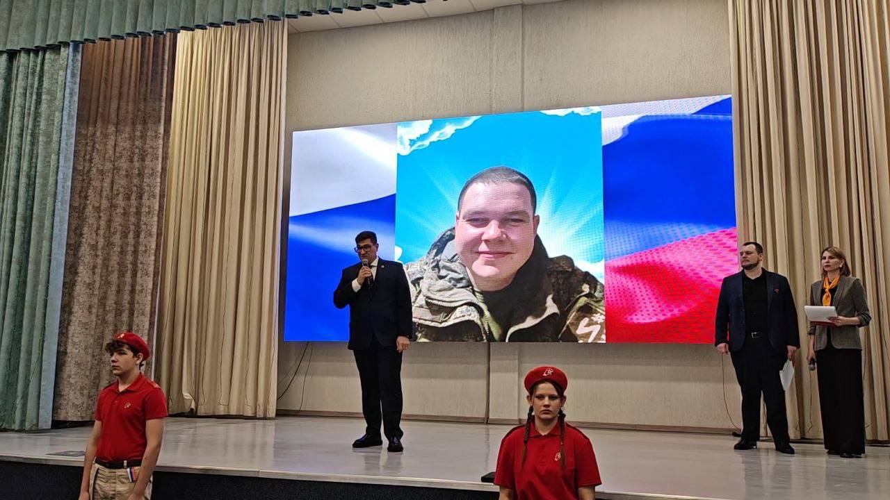 В школе номер 45 города Прокопьевска открыли Парту Героя, посвященную Никите Самохину В школе номер 45 города Прокопьевска открыли Парту Героя, посвященную Никите Самохину