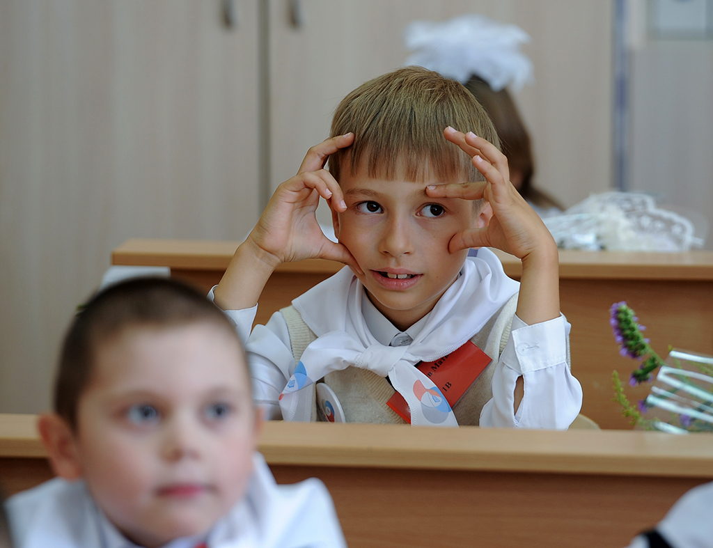 Родителям и учителям напомнили о незаконности оценок за поведение