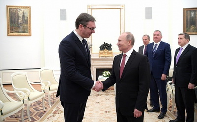 Вучич подарил Путину книгу и пригласил в Белград