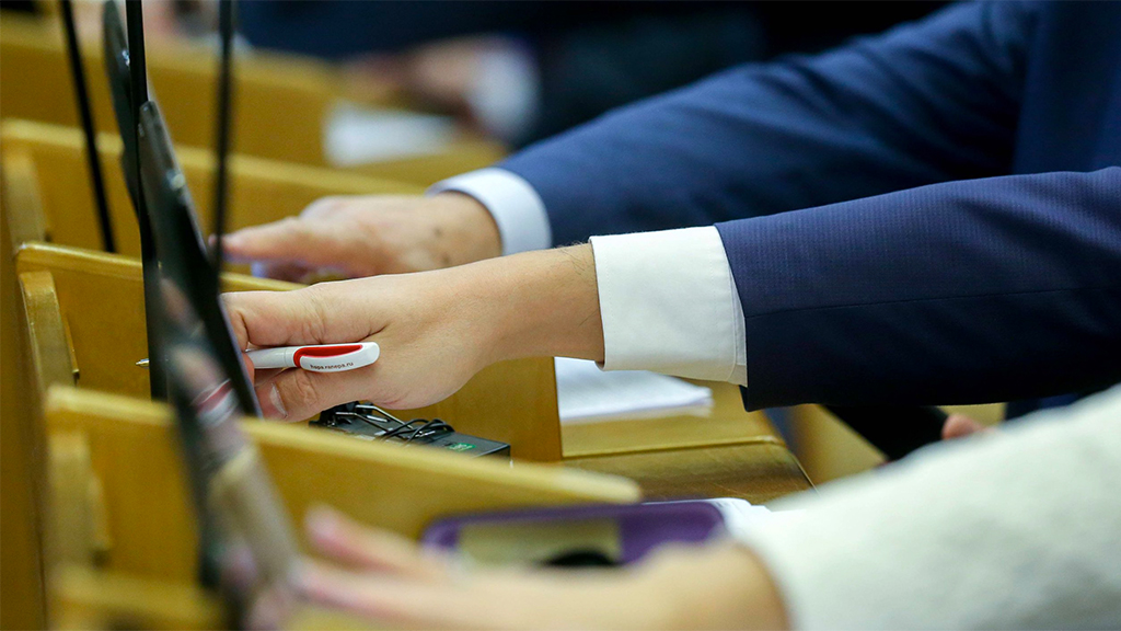 Госдума утвердила новых министров и вице-премьера