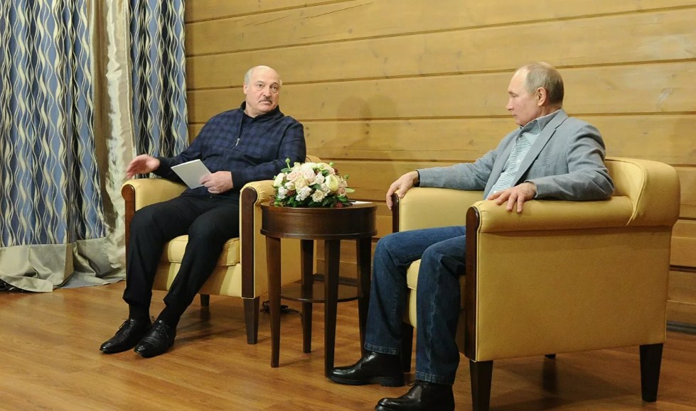 Кто бы ее ни троллил: Лукашенко назвал российскую вакцину от COVID-19 лучшей в мире