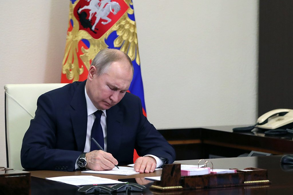 Путин подписал указ с датой первого заседания Госдумы нового созыва Путин подписал указ с датой первого заседания Госдумы нового созыва