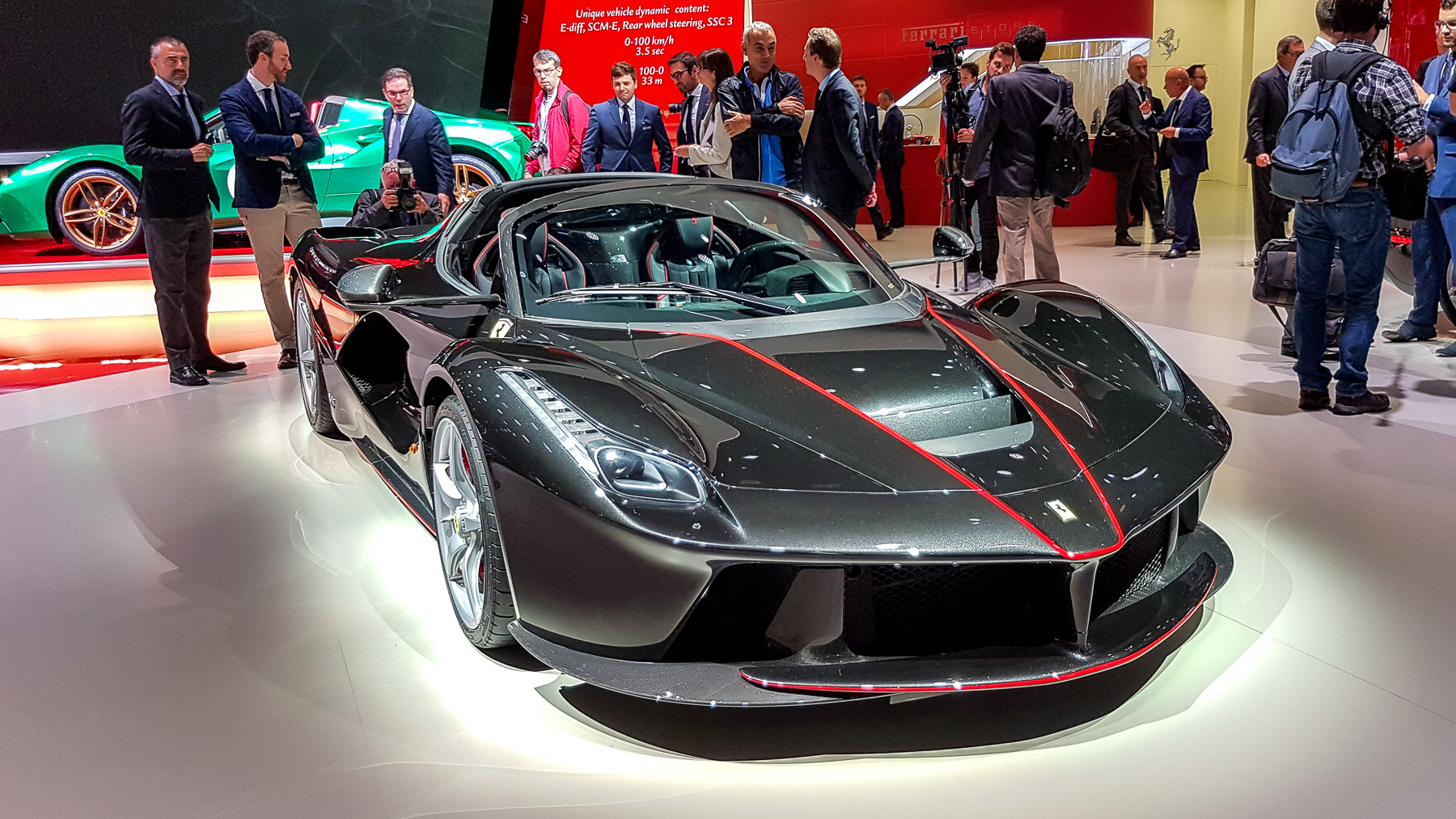 Ferrari отказалась продавать гиперкар любителю соцсетей